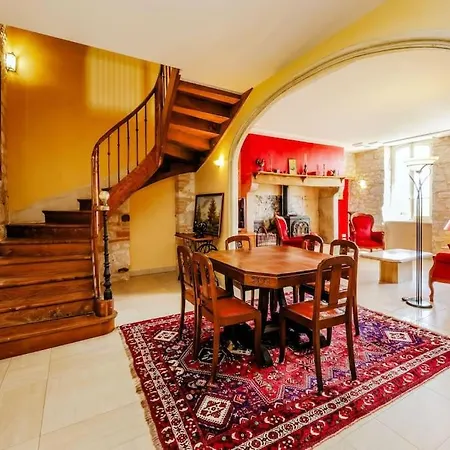 Maison Les Pieces Longues - Piscine Ferienhaus *